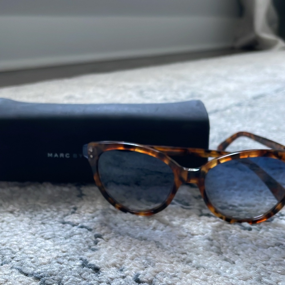 Super cute Marc by Marc jacobs sunglasses